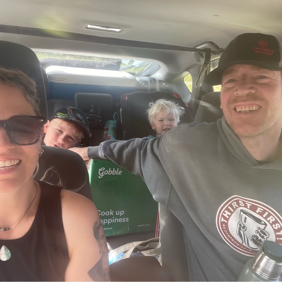 Meet your Posher, Sienna - Picture 4 of 4